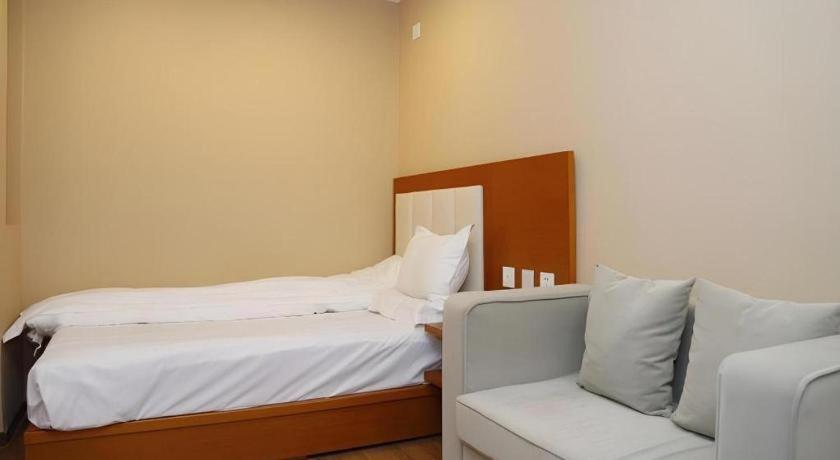 Beijing Yi Jia Hotel Екстериор снимка