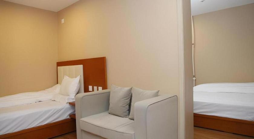 Beijing Yi Jia Hotel Екстериор снимка